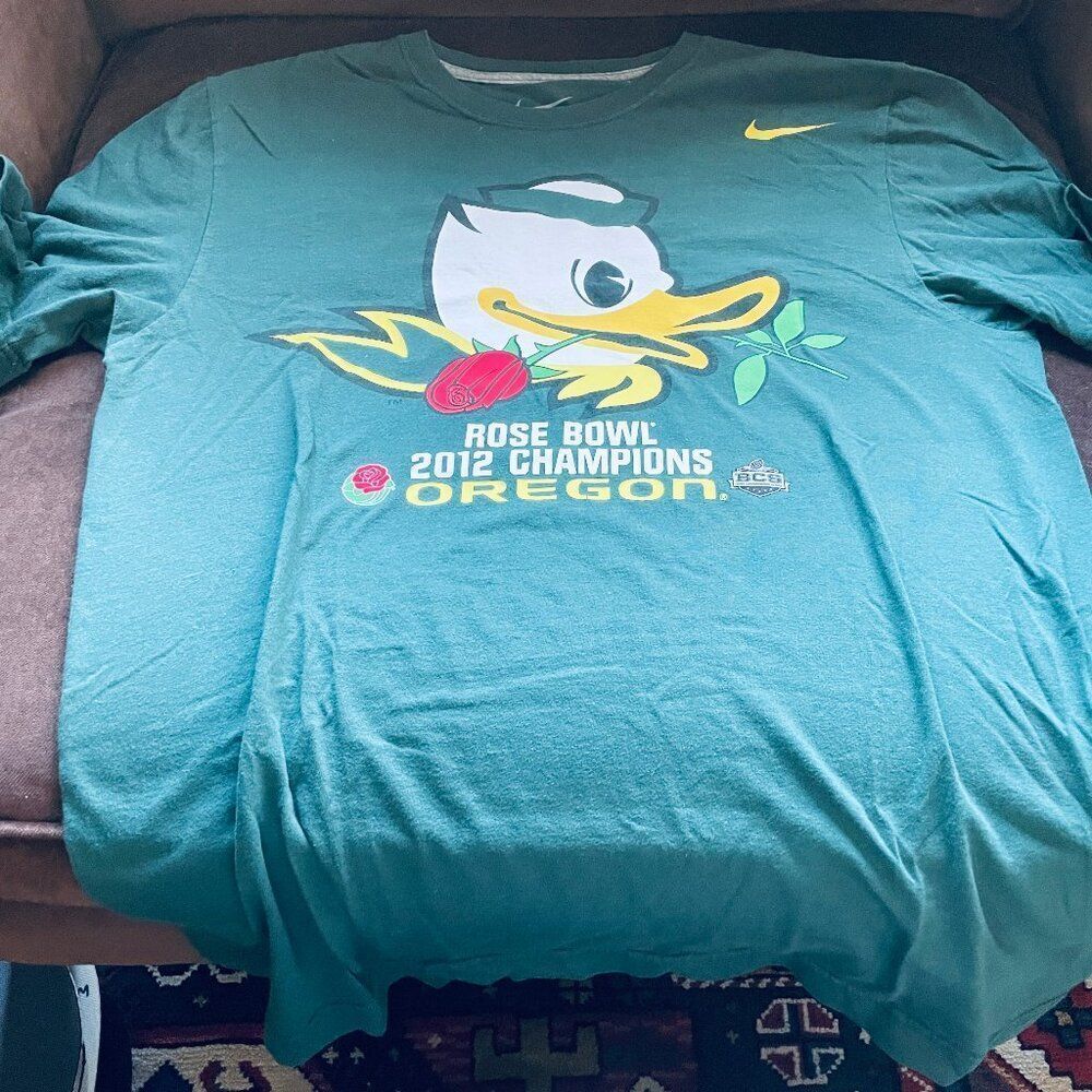 Nike Oregon Ducks Rose Bowl 2012 Champions Tee Shirt Green Medium Adult Size.